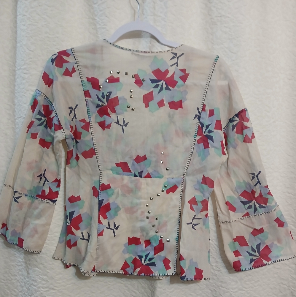 BCBGMaxAzria Ivory Floral Print Embellished V-Neck Blouse - Picture 5 of 7